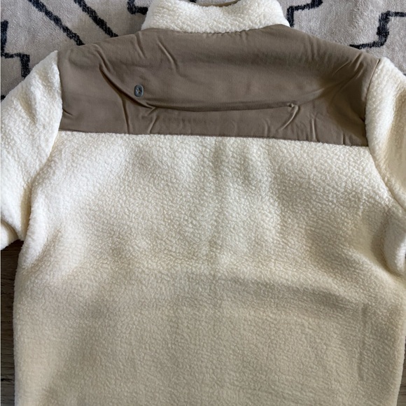 FIGS Women’s Cream Sherpa Fleece Jacket - Picture 5 of 9